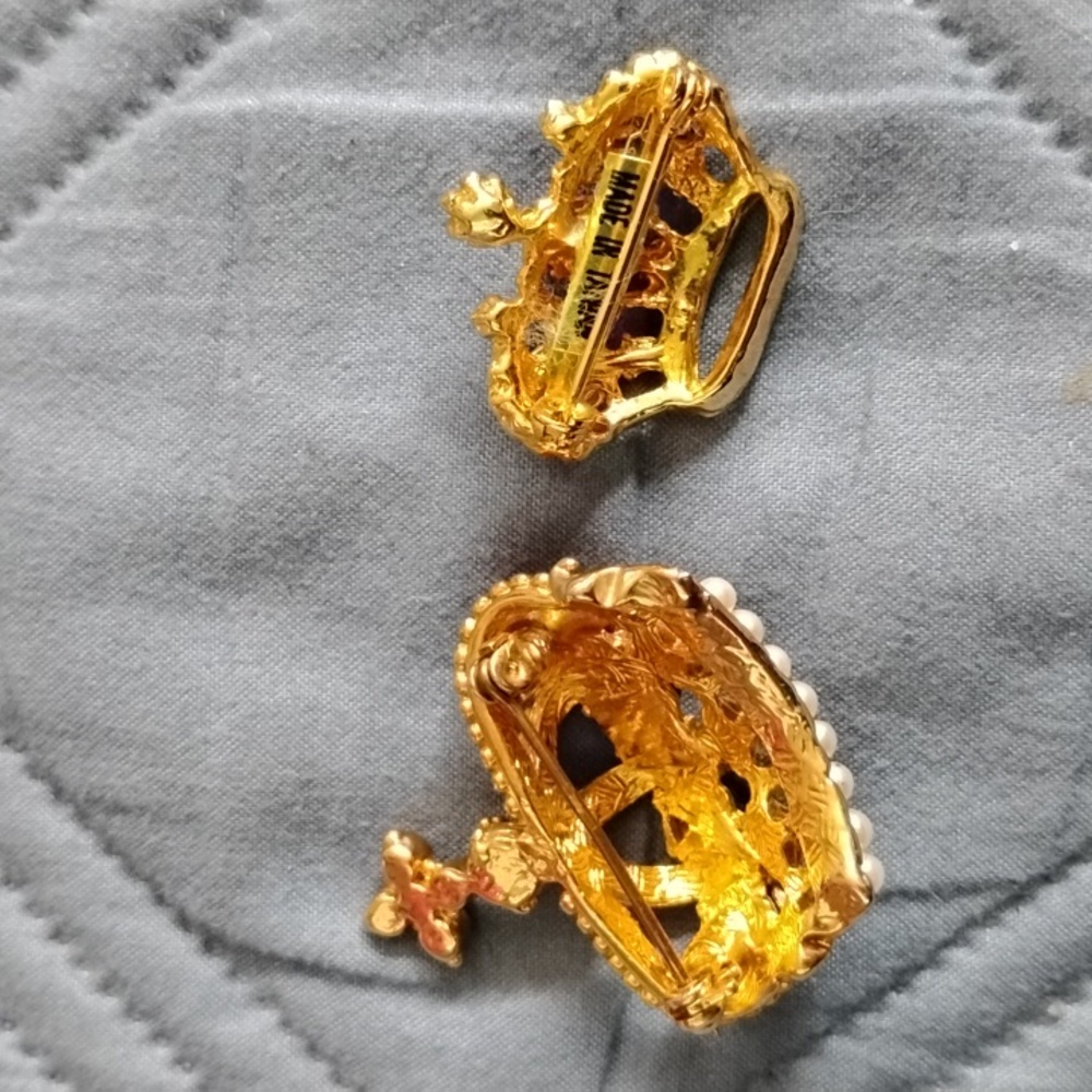 Cute Crown Jeweled Brooches - Picture 3 of 4